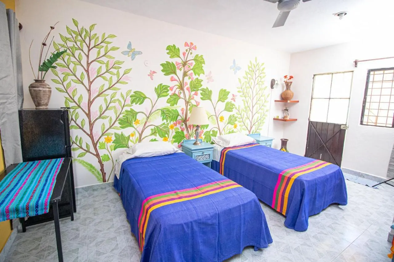 Pensión Hotel La Casa Del Almendro Playa del Carmen México